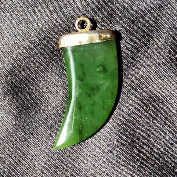 Jade Carved Claw Charm or Pendant - Picture 5 of 7
